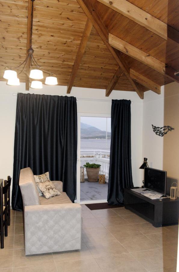 La Maison Bleue Appartement Lixouri Buitenkant foto